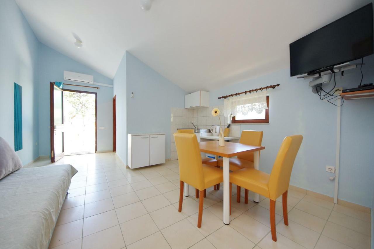 Apartments Eduard Vrsi Extérieur photo