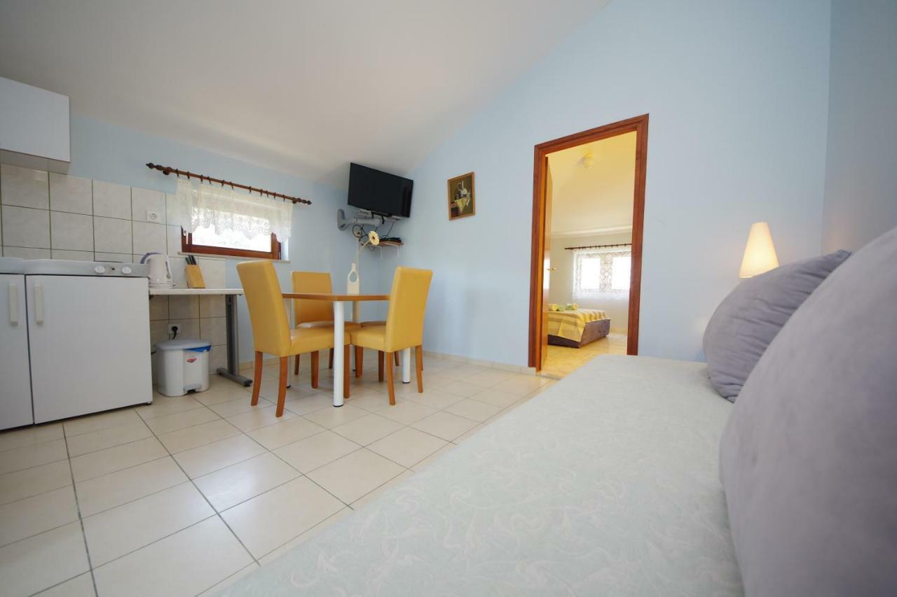 Apartments Eduard Vrsi Extérieur photo