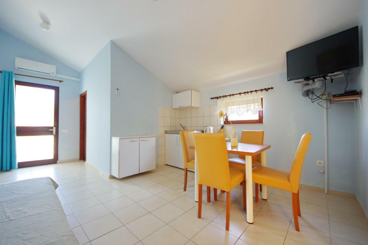 Apartments Eduard Vrsi Extérieur photo